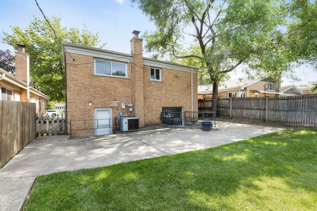 5302 Jarvis Avenue Skokie IL 60077