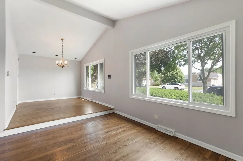 5302 Jarvis Avenue Skokie IL 60077