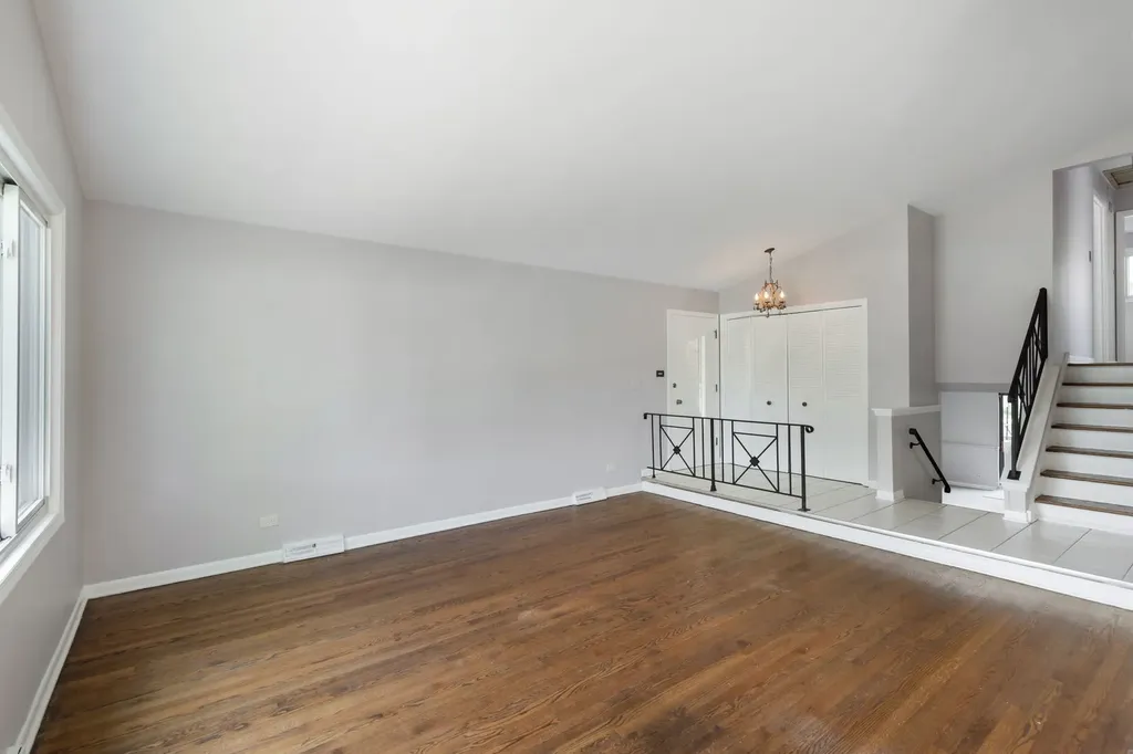 5302 Jarvis Avenue Skokie IL 60077