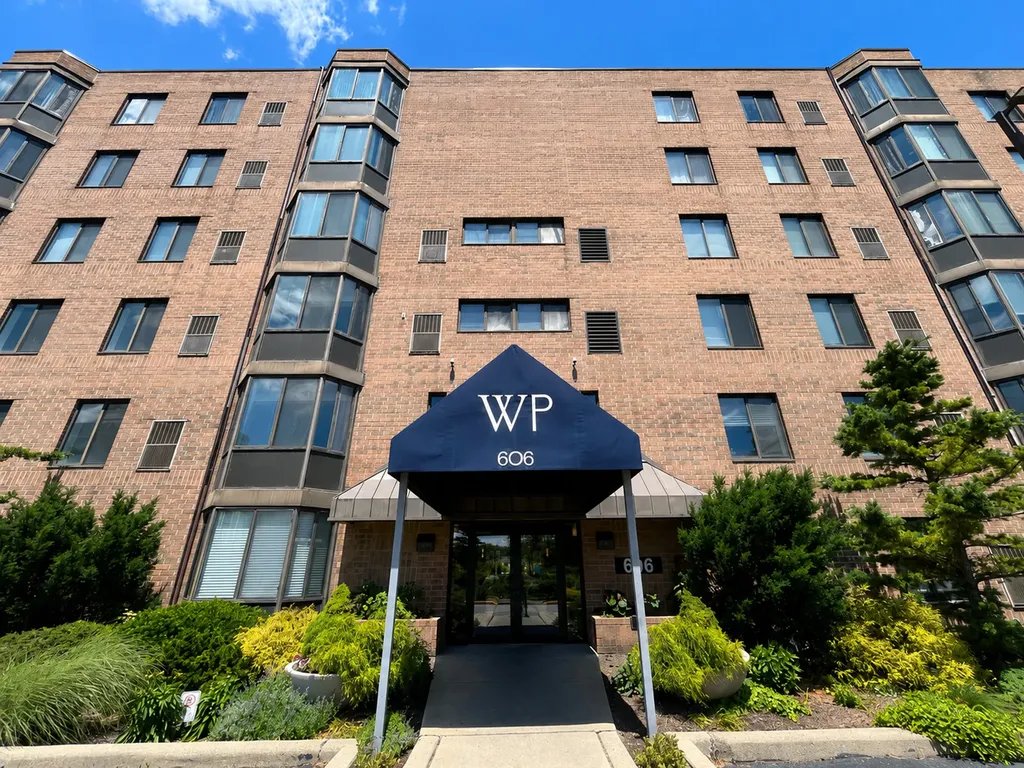 606 East Woodland Park Avenue Chicago IL 60616
