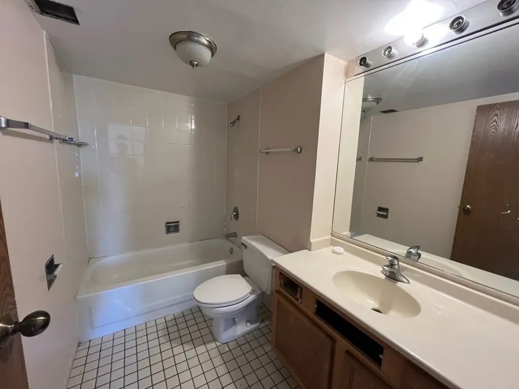 606 East Woodland Park Avenue Chicago IL 60616