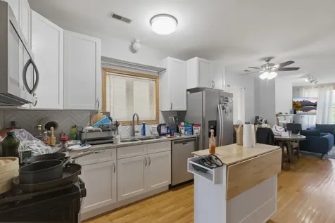 2033 West Huron Street Chicago IL 60612