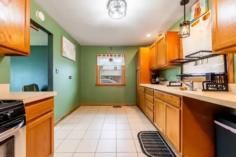 8040 South 85th Court Justice IL 60458