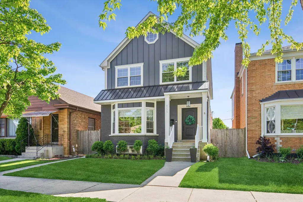 6205 North Tripp Avenue Chicago IL 60646