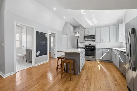 4928 West Eddy Street Chicago IL 60641