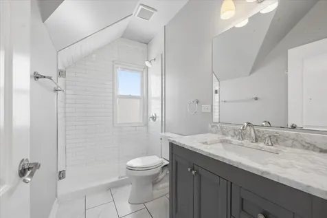 4928 West Eddy Street Chicago IL 60641
