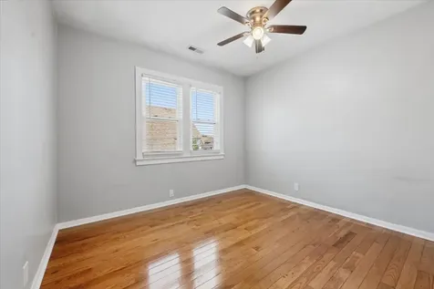 4928 West Eddy Street Chicago IL 60641