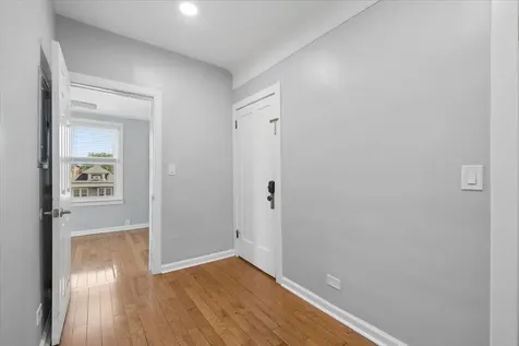 4928 West Eddy Street Chicago IL 60641