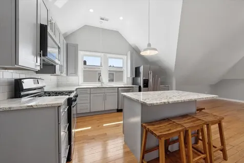 4928 West Eddy Street Chicago IL 60641