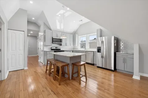 4928 West Eddy Street Chicago IL 60641