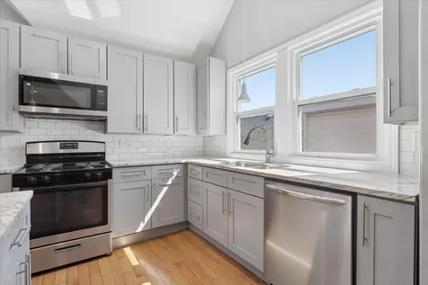 4928 West Eddy Street Chicago IL 60641