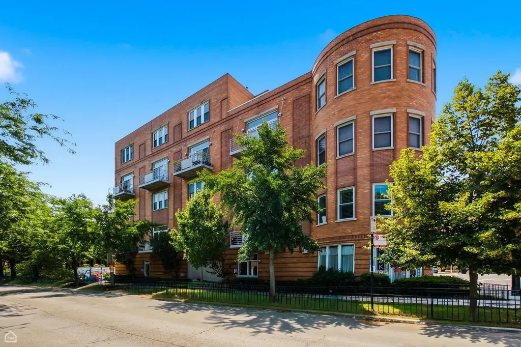 645 West Surf Street Chicago IL 60657