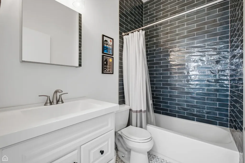 645 West Surf Street Chicago IL 60657