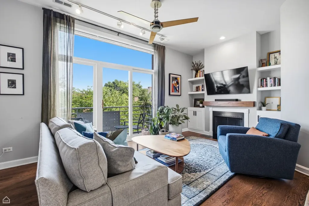 645 West Surf Street Chicago IL 60657