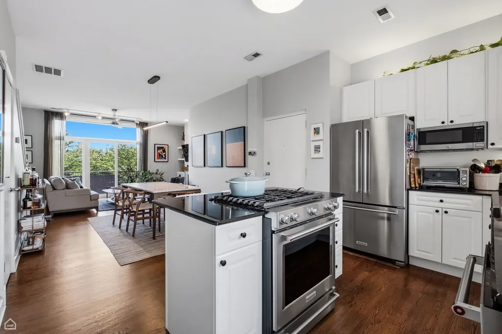645 West Surf Street Chicago IL 60657