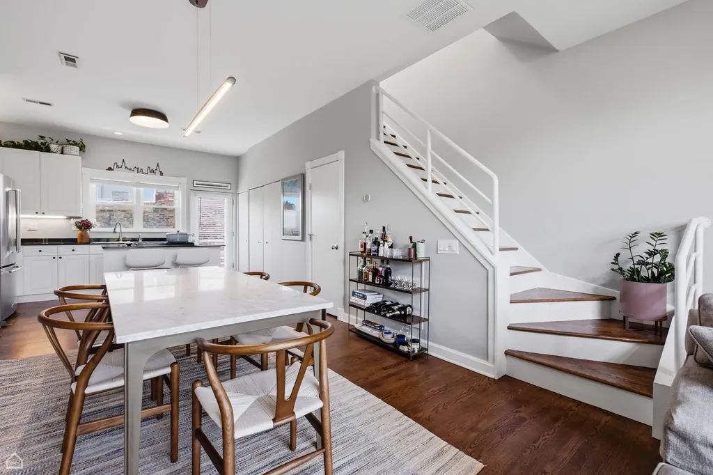 645 West Surf Street Chicago IL 60657