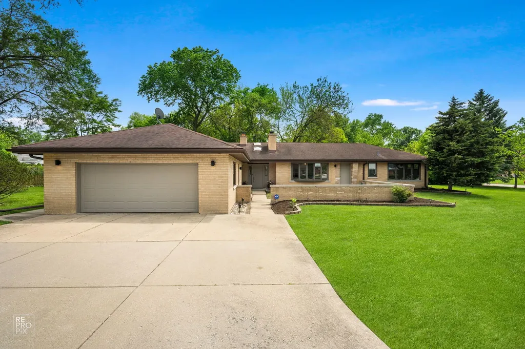 16W721 Red Oak Street Bensenville IL 60106
