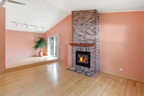 645 Stout Court Gurnee IL 60031