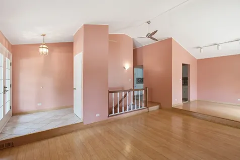 645 Stout Court Gurnee IL 60031