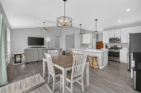 584 Manchester Lane Yorkville IL 60560