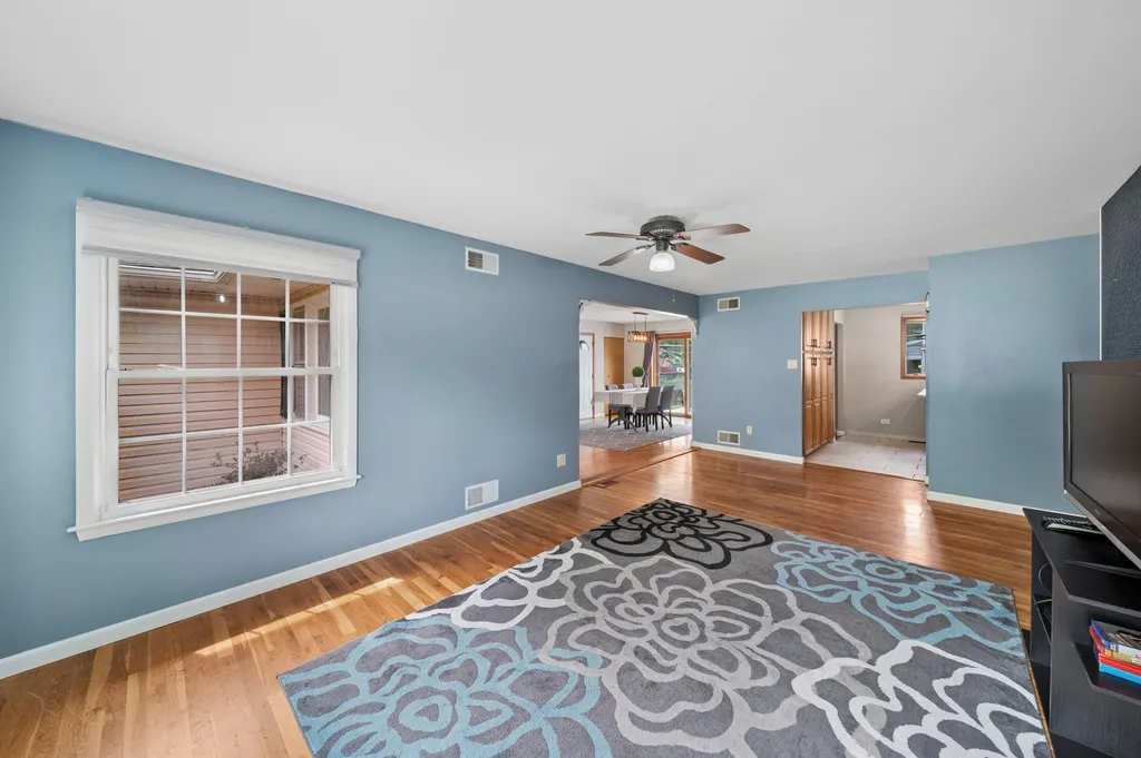 30W044 Bruce Lane Naperville IL 60563