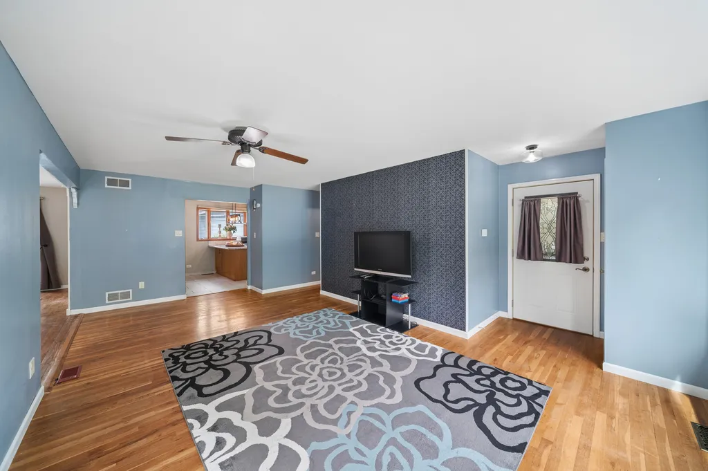 30W044 Bruce Lane Naperville IL 60563