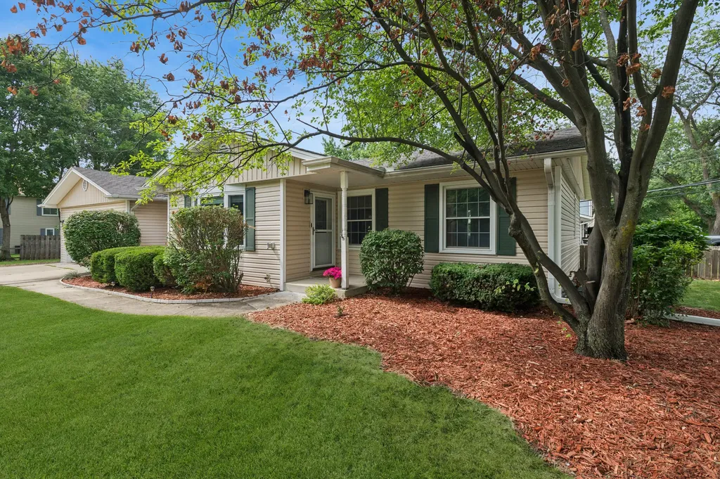 30W044 Bruce Lane Naperville IL 60563
