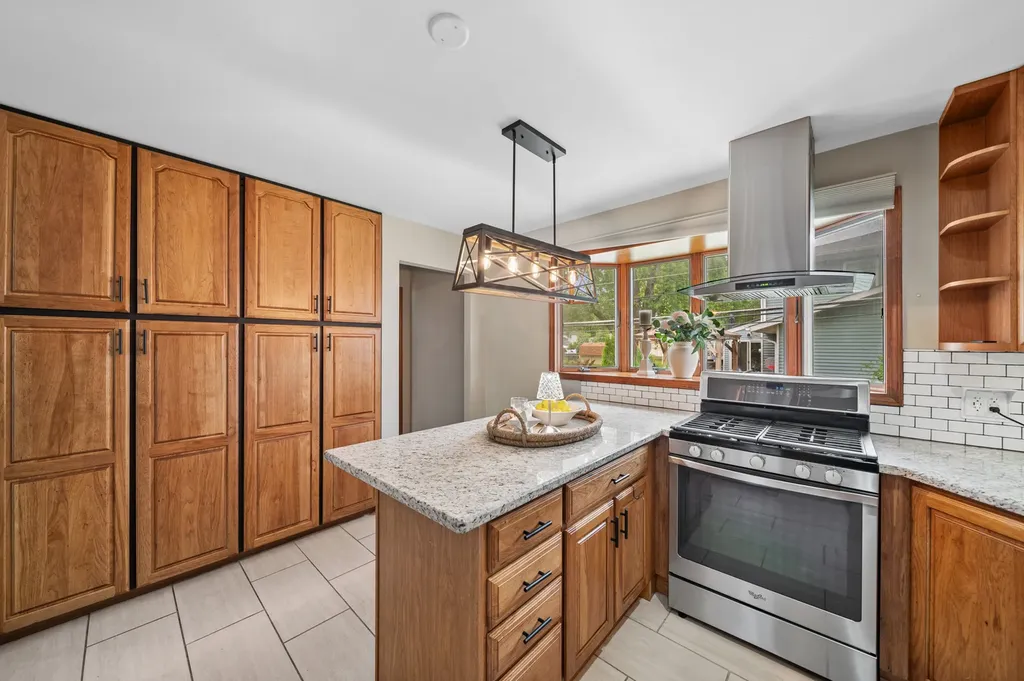 30W044 Bruce Lane Naperville IL 60563