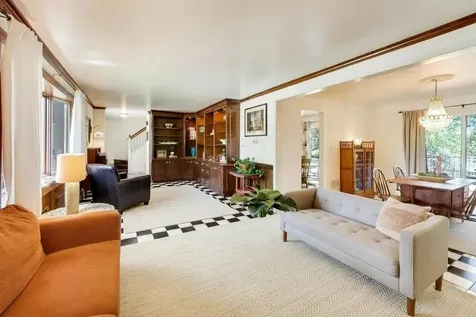 2004 Sprucewood Lane Lindenhurst IL 60046