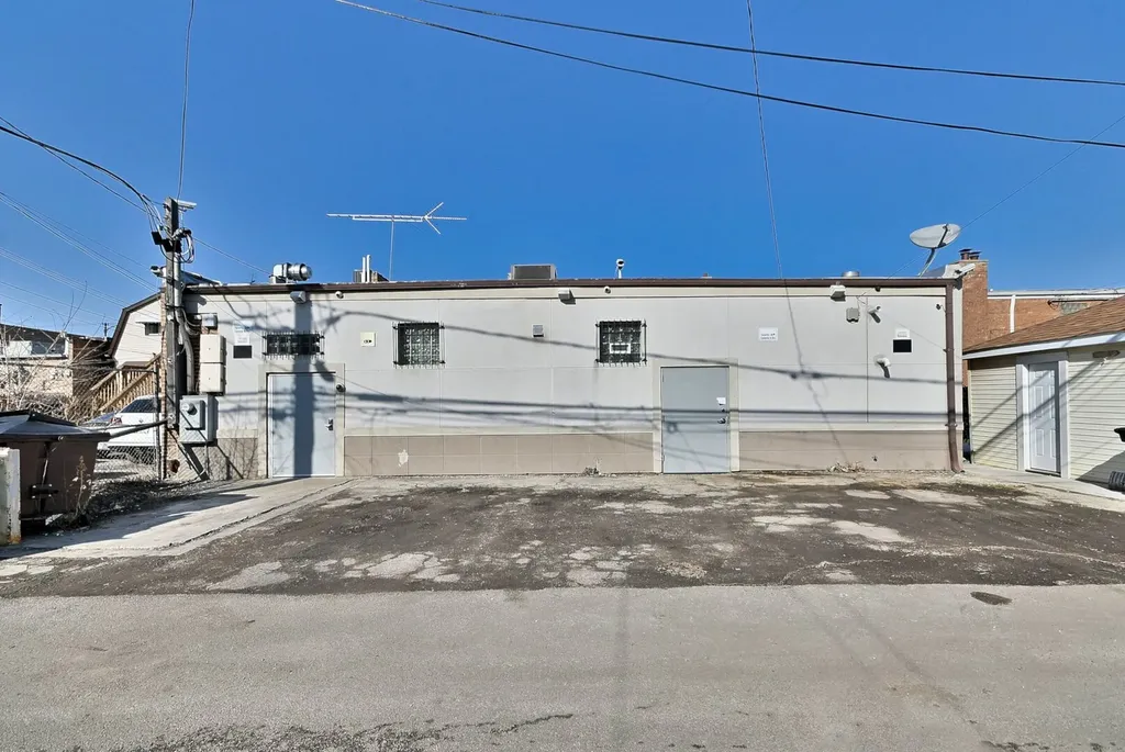 5319 West Belmont Avenue Chicago IL 60641