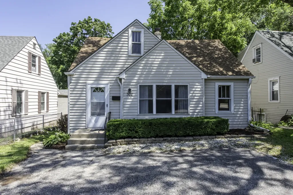 302 East Washington Street Round Lake Park IL 60073