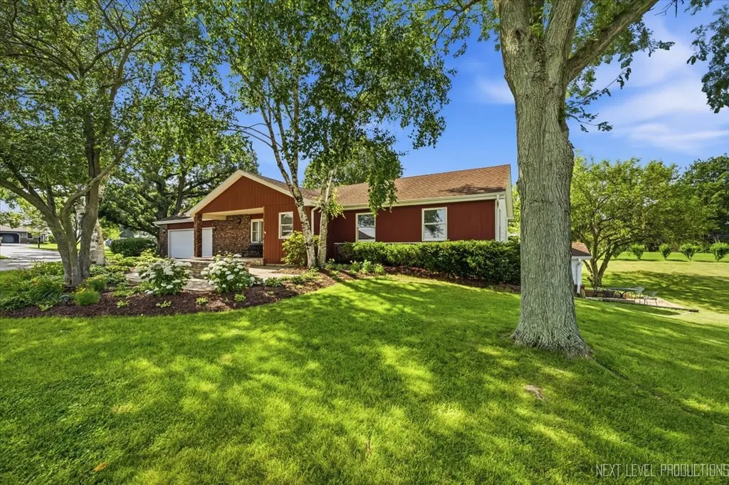 17N228 Oak Grove Drive Hampshire IL 60140