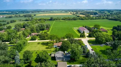 17N228 Oak Grove Drive Hampshire IL 60140