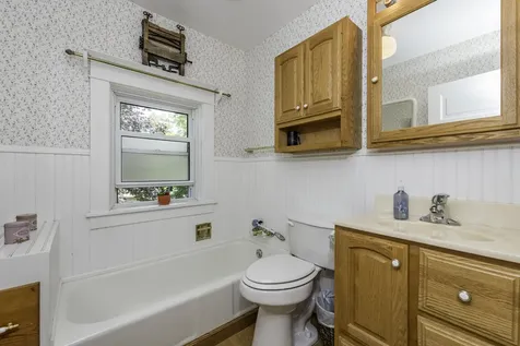 2823 27TH Street Zion IL 60099