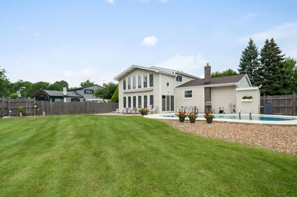 539 Hamilton Avenue Westmont IL 60559