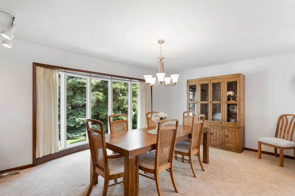 539 Hamilton Avenue Westmont IL 60559