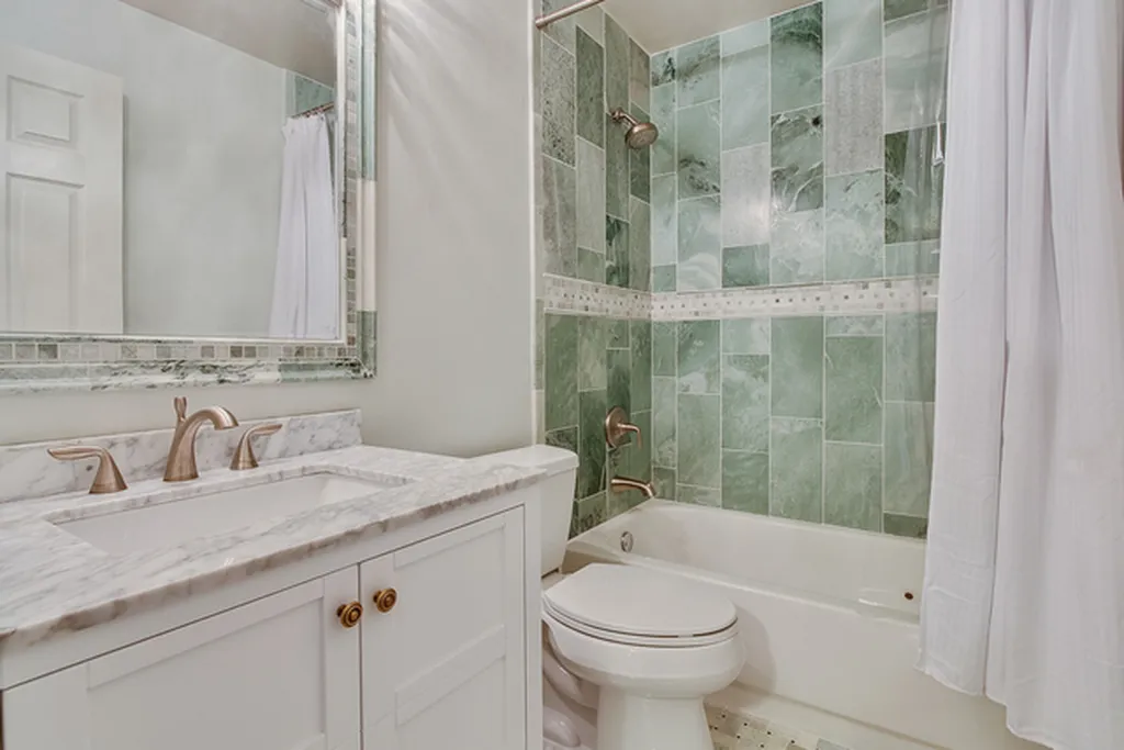 961 Cross Creek Drive N Roselle IL 60172