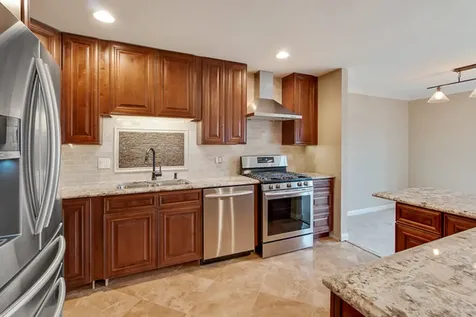 961 Cross Creek Drive N Roselle IL 60172
