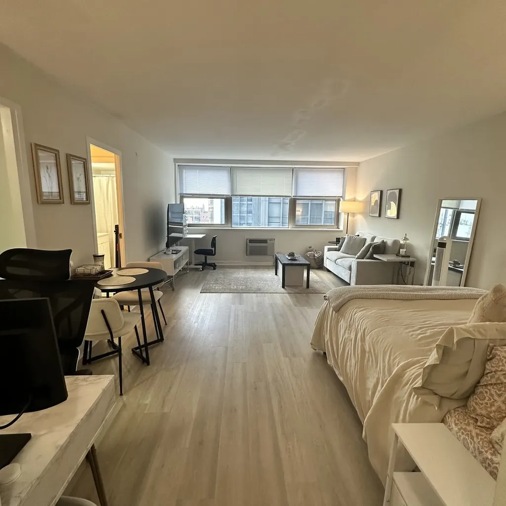 253 East Delaware Place Chicago IL 60611