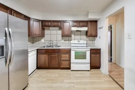 931 West Arquilla Drive Glenwood IL 60425