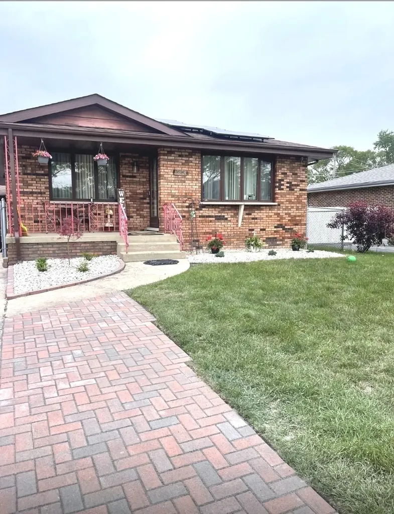 18624 Wentworth Avenue Lansing IL 60438