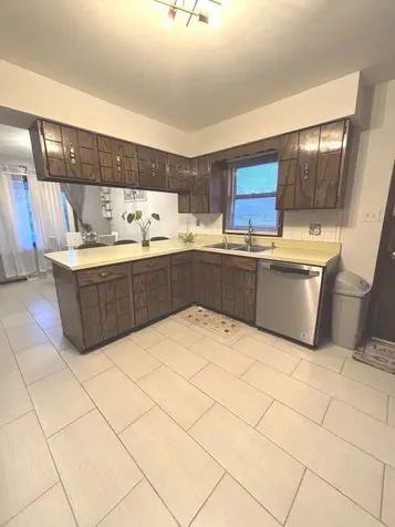 18624 Wentworth Avenue Lansing IL 60438