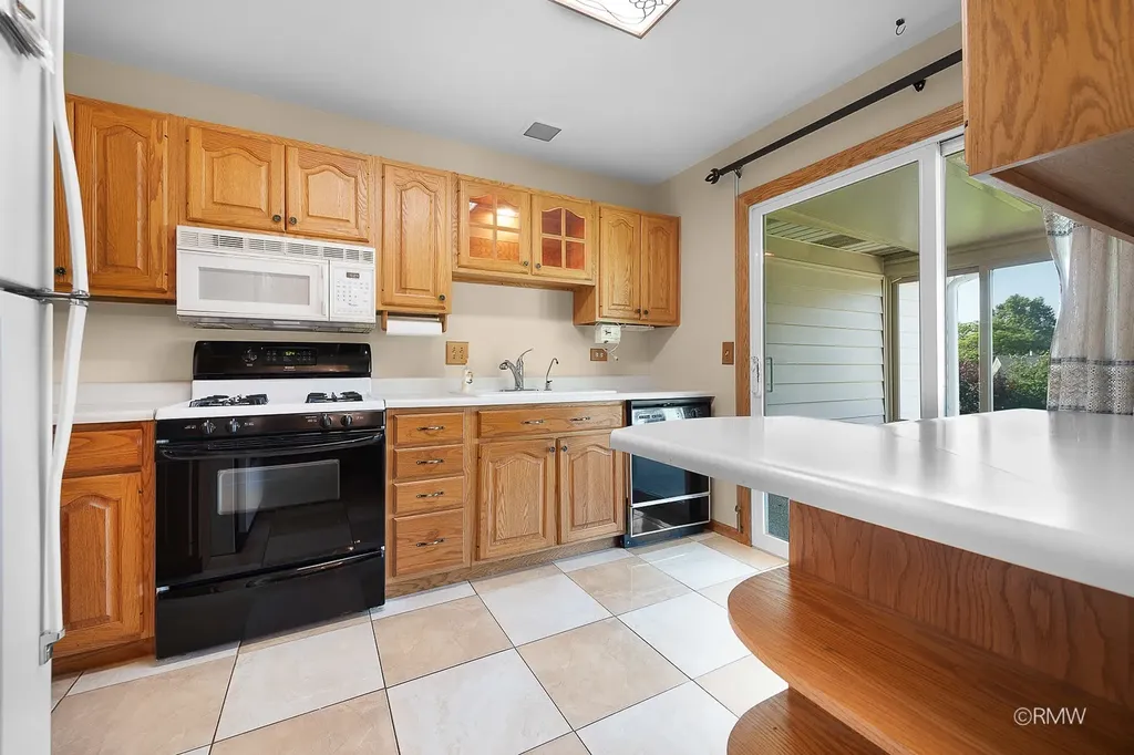 834 Edenwood Drive Roselle IL 60172