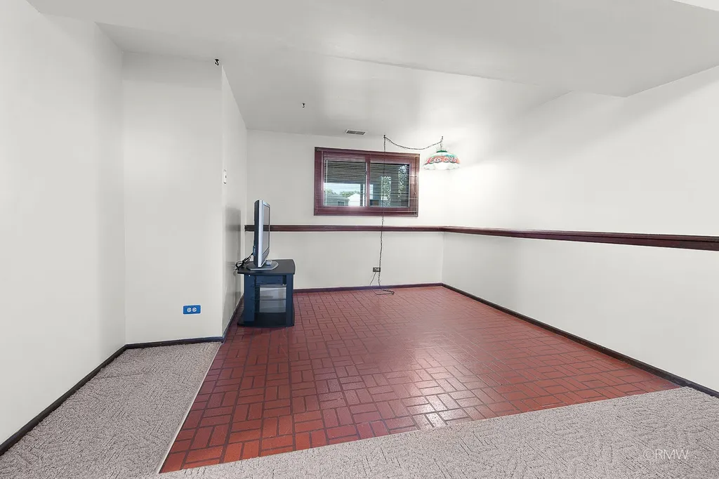 834 Edenwood Drive Roselle IL 60172