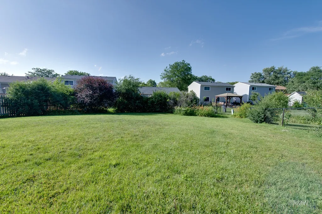 834 Edenwood Drive Roselle IL 60172