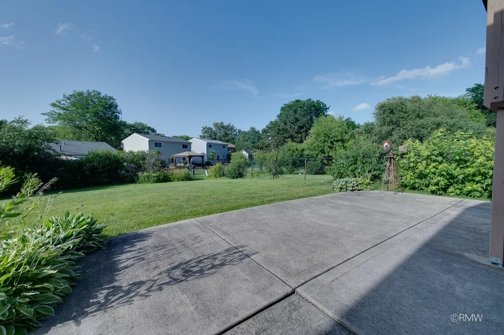 834 Edenwood Drive Roselle IL 60172