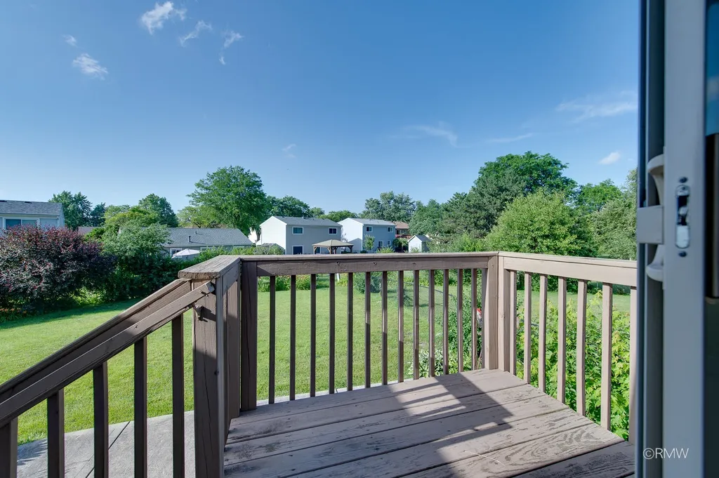 834 Edenwood Drive Roselle IL 60172