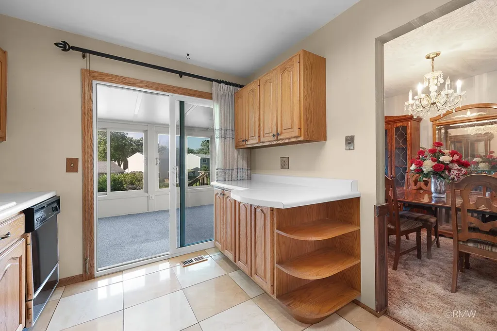 834 Edenwood Drive Roselle IL 60172