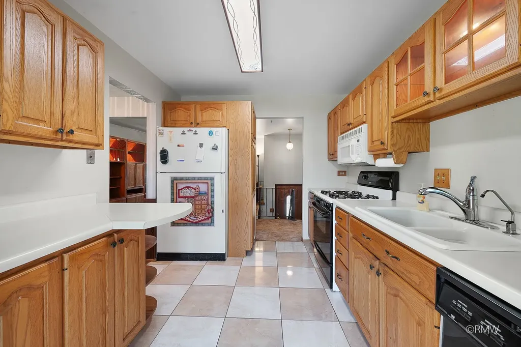 834 Edenwood Drive Roselle IL 60172
