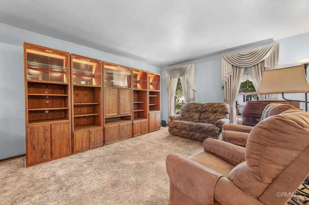 834 Edenwood Drive Roselle IL 60172